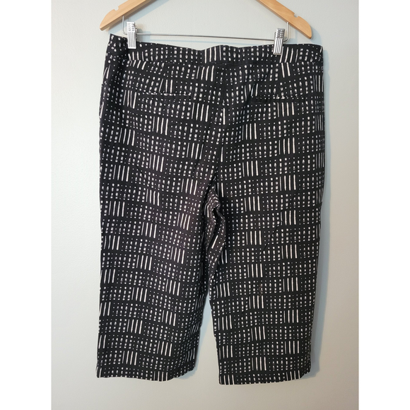 Liz Clairborne Women's Jackie Black/White Graphic Design Capri Pants Size 16 - Picture 5 of 5